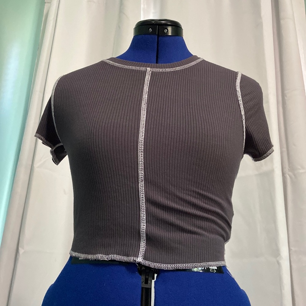 Grey and white cropped shirt